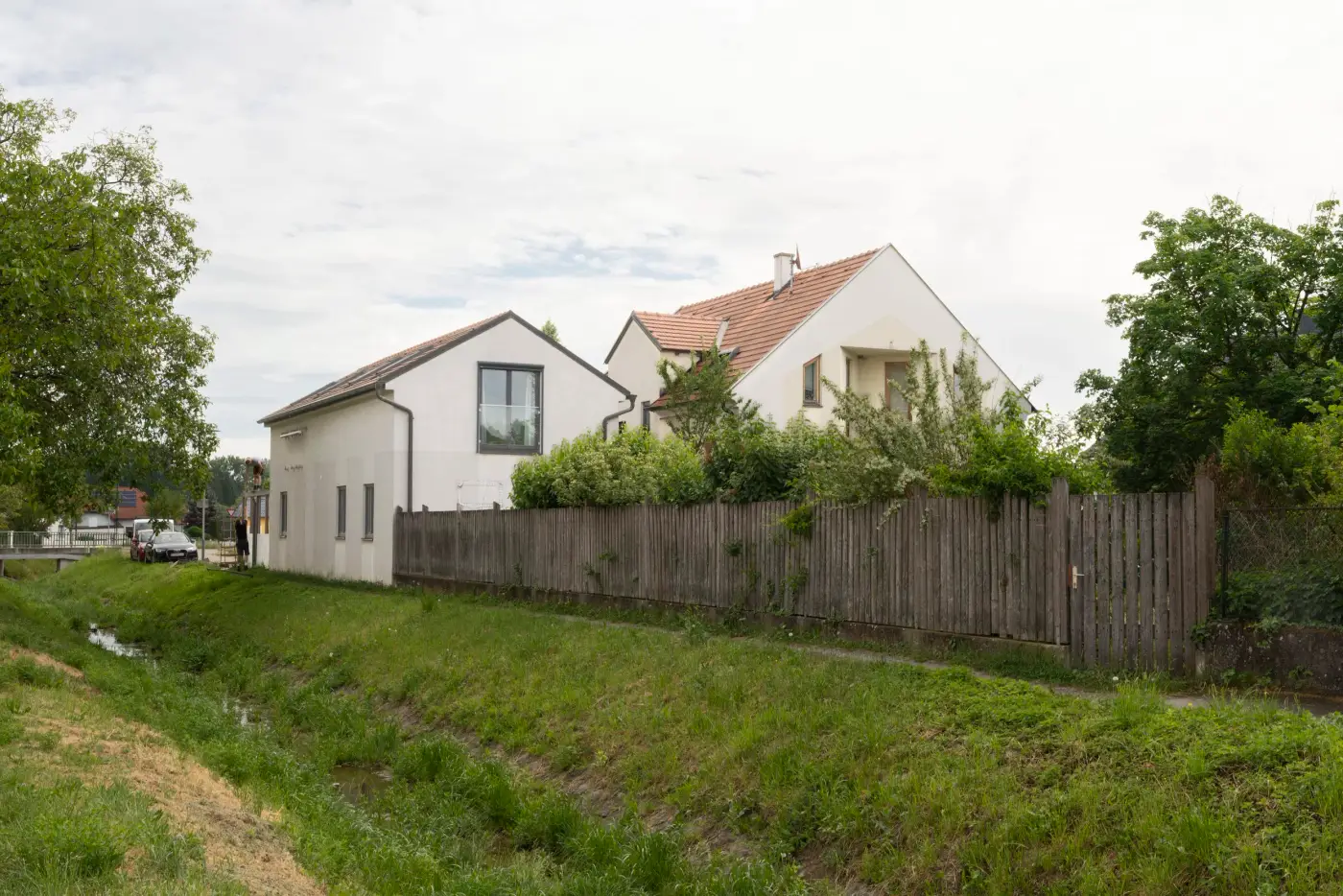 Haus mit Garten vor der HDR-Bearbeitung