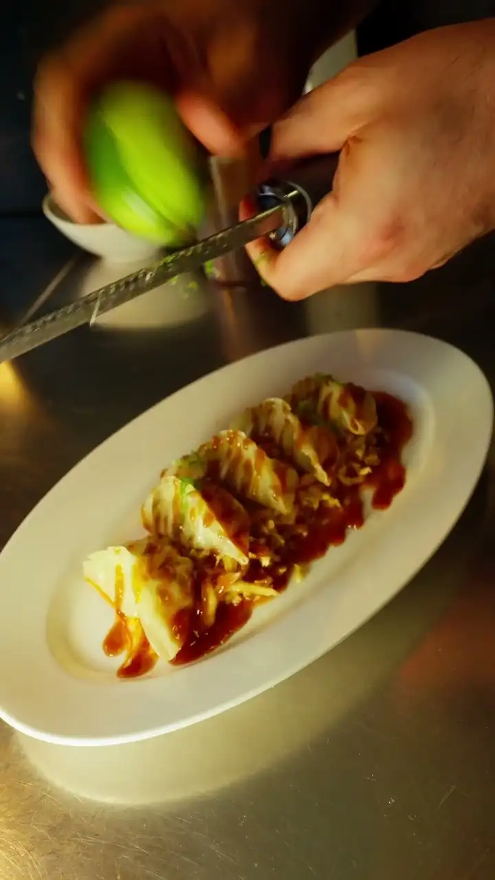Preview image for the video: Birdy – food preparation